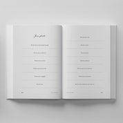 Truly Amor Bebè book baby and toddler pages